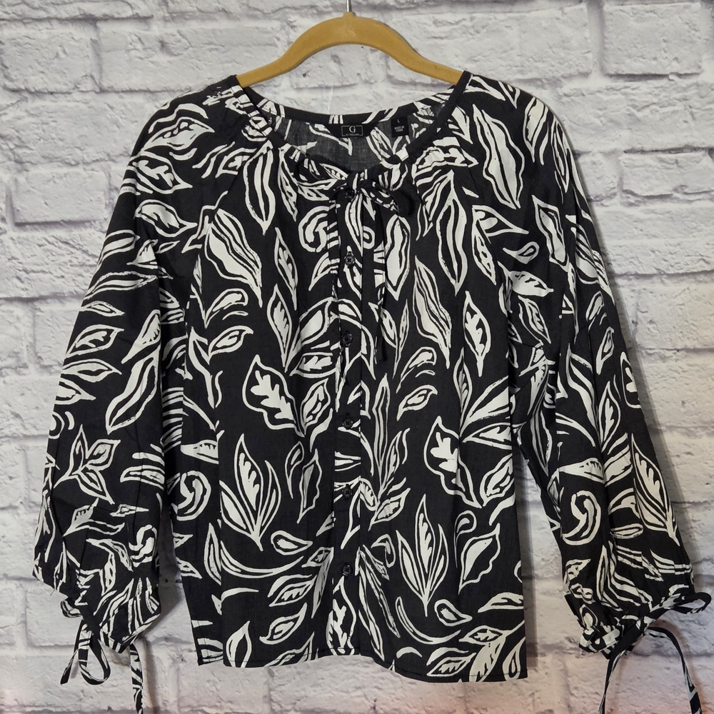 NWOT G By Giuliana Black Label Black and White Button-Up Blouse